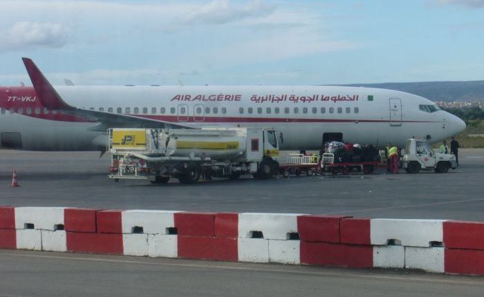 وزارة الخارجية تكشف حقيقة منع طائرة جزائرية من النزول بالمغرب