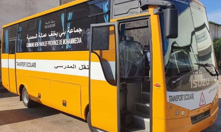 جماعة بني يخلف وجمعية الإشعاع  يوفران حافلة للنقل المدرسي